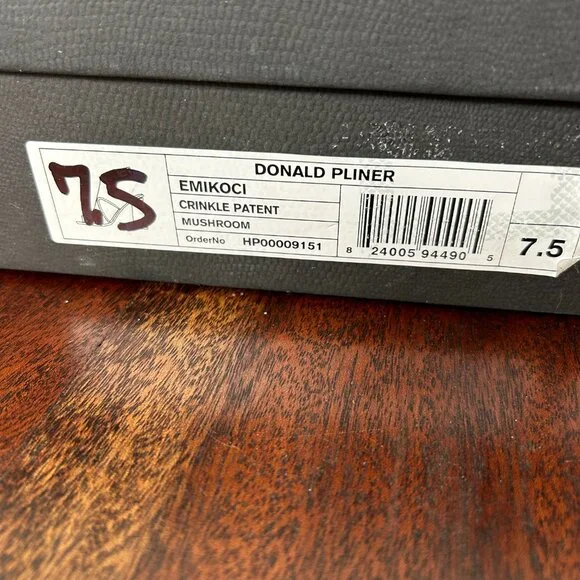 Donald Pliner Emiko crinkle patent leather sandal, 7.5, Never worn - Picture 6 of 14